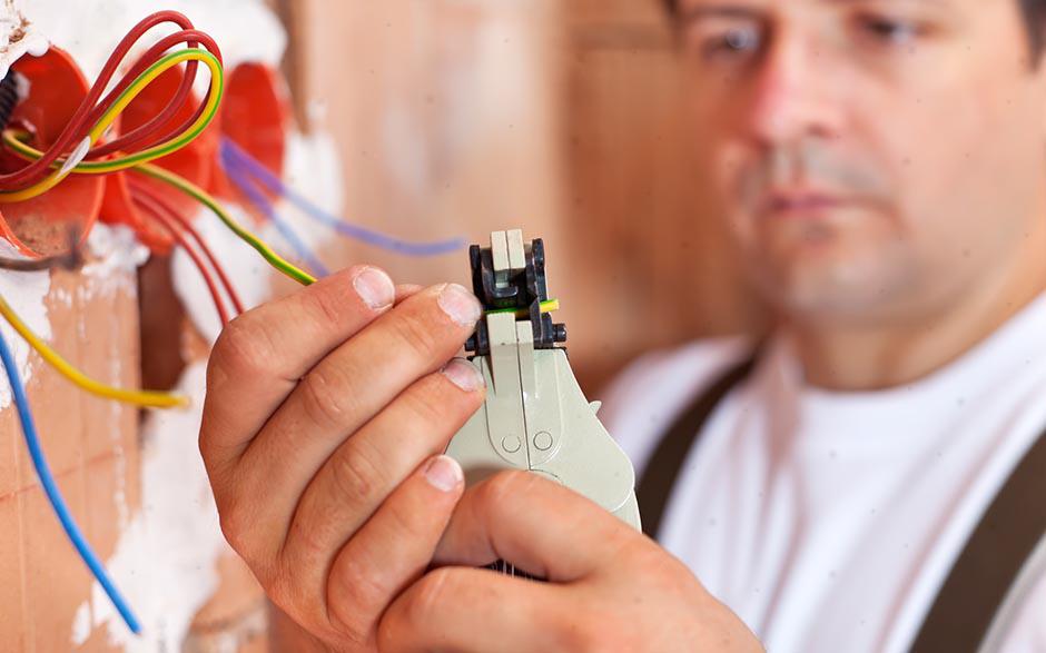 je recherche un électricien Maisons-Alfort